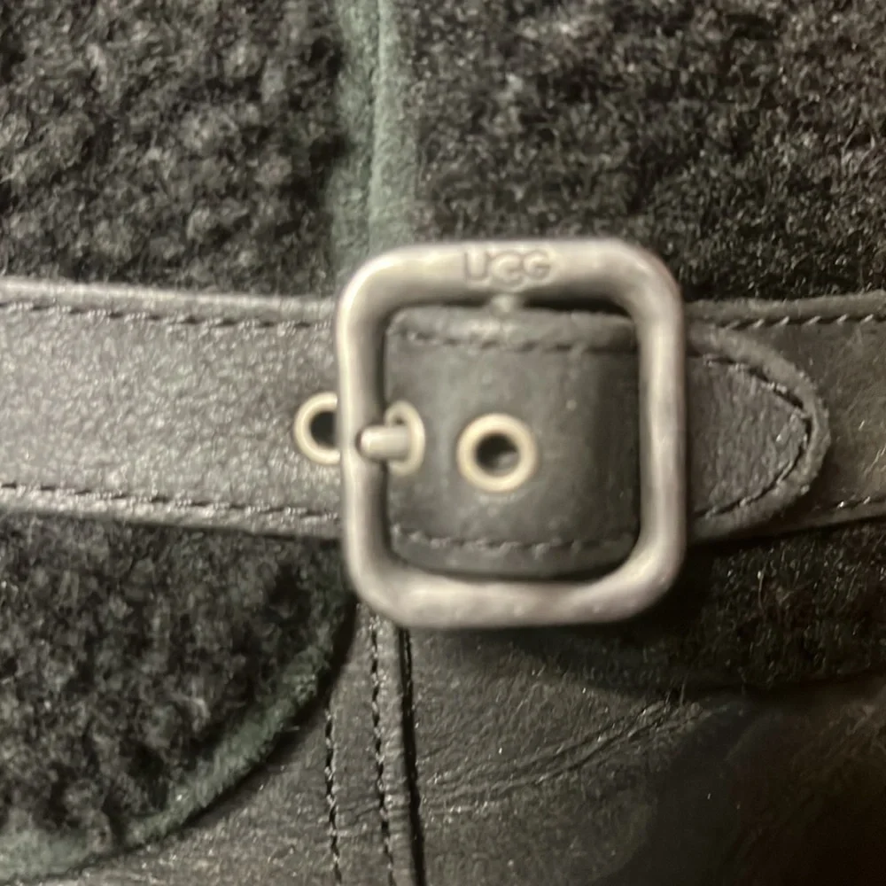 UGG- Blayne II water resistant boots round toe - Picture 3 of 8